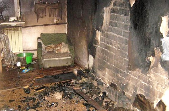 Неосторожное курение подожгло дом в Мстиславском районе