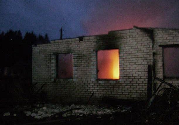В д.Курманово Мстиславского района на пожаре погиб местный житель. Фото МЧС.