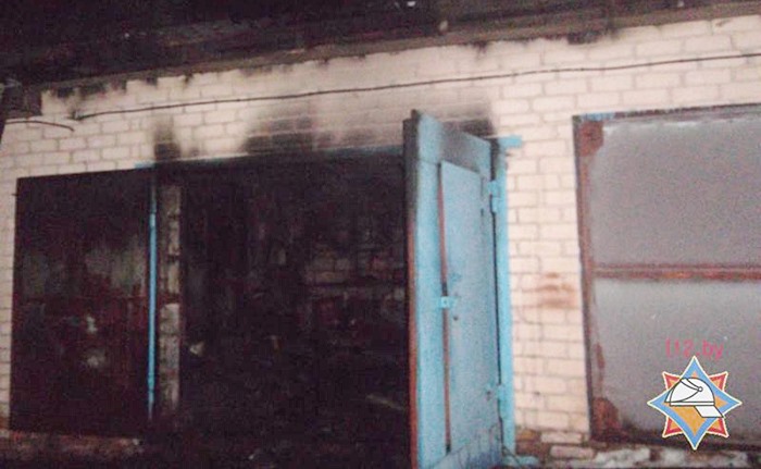 Пожар встыхнул в гараже по улице Советской в Мстиславле. Фото: МЧС.