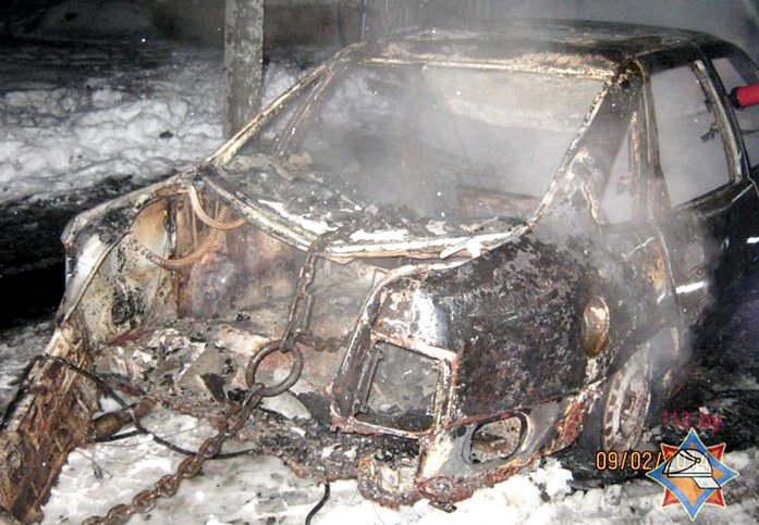 В Мстиславском районе снова загорелся гараж. Фото: МЧС.