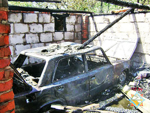 В Мстиславском районе в гараже сгорел автомобиль