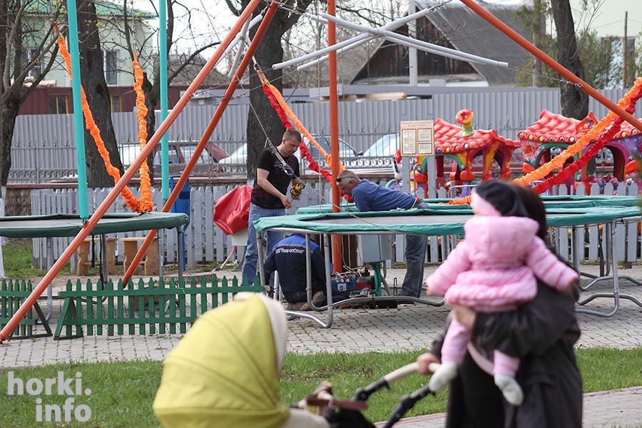 дети играют в горецком парке