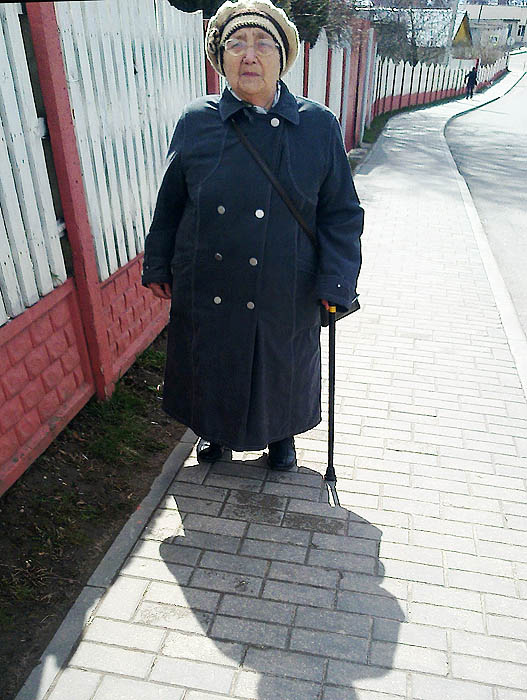 82-летняя Любовь Андреевна Маслякова ходит в поликлинику пешком – автобуса нет.