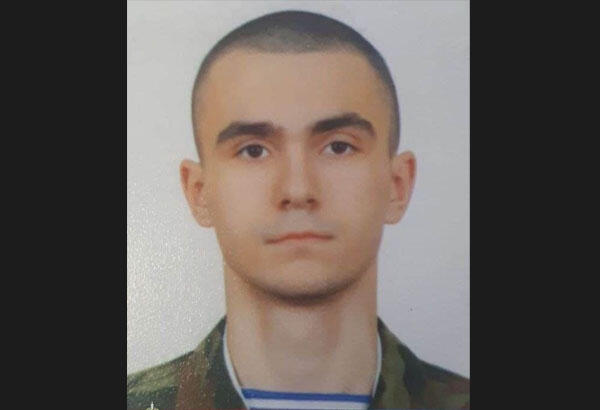 19-летний военнослужащий Александр Караткевич на грузовике 2 апреля покинул полигон в Брестской области. Автомобиль нашли на обочине в Ушачском районе, а сам солдат скрылся в лесу возле деревни Сорочино.