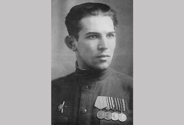 25 июля исполнилось 100 лет со дня рождения нашего земляка Александра Израилевича Зевелева. Он родился в Дрибине, участвовал в обороне Москвы, а в мирное время стал историком.