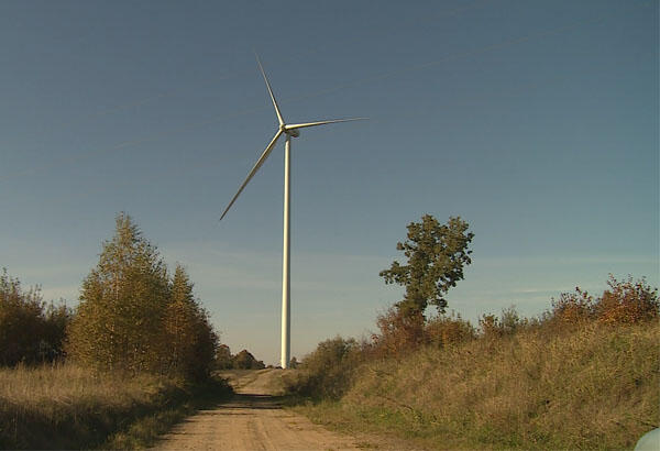 Вблизи деревни Копачи в Мстиславском районе работает самая высокая в Беларуси и в СНГ ветроэнергетическая установка. Ее высота – 142 метра, это как дом в 50 этажей.