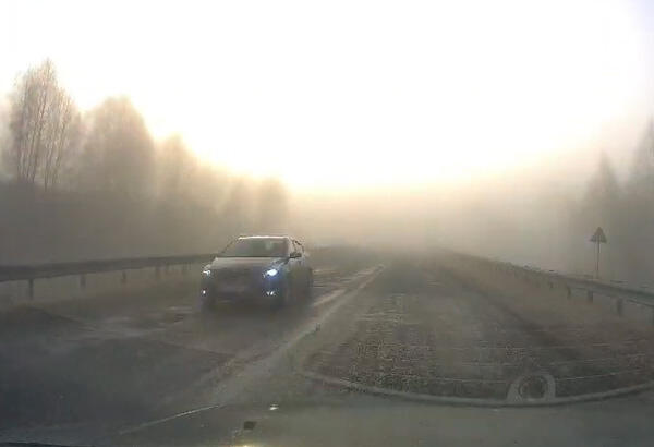 Такой туман стоял сегодня утром 1 ноября по дороге между Мстиславлем и Горками.<br />
<br />
        View this post on Instagram            A post shared by horki.