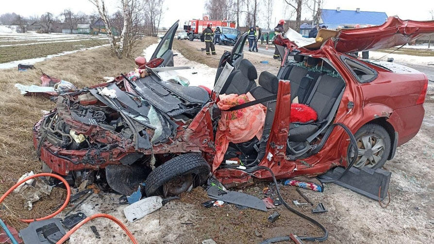 В четверг 24 февраля в 15:10 в Могилевской области Ford Transit столкнулся с Ford Focus. Погибла женщина, которой был 41 год – сообщает Телеграм-канал 