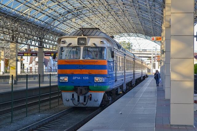 28 и 29 ноября поезд региональных линий бизнес-класса №861 Орша – Минск отправится из Орши на 60 минут позднее, чем обычно – в 11:33, и прибудет на конечную станцию Минск-Пассажирский в 14:05.