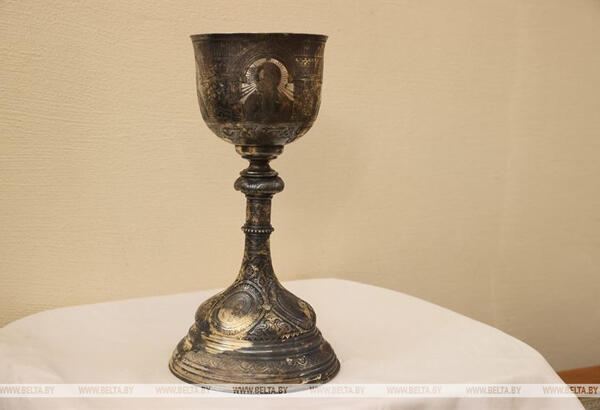В Полоцке на дне Западной Двины любители подводной охоты, сотрудники МЧС, нашли серебряную чашу, которая в XIX веке использовалась во время богослужений, передает БЕЛТА.