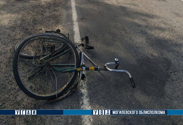 Во вторник 14 мая около 17:00 возле деревни Низовцы в Шкловском районе водитель BMW наехал на велосипедиста, который двигался навстречу.