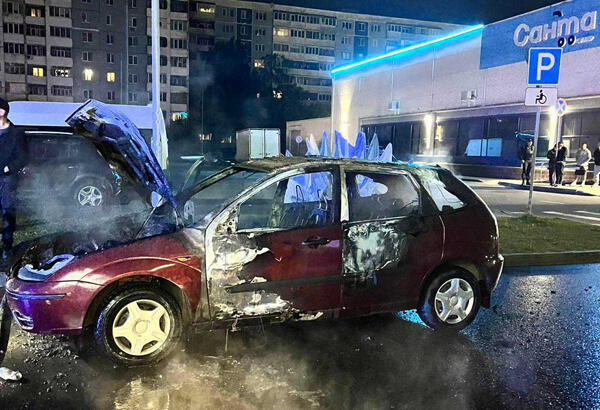 В среду 15 мая ночью в Могилеве горел открытым пламенем автомобиль 
