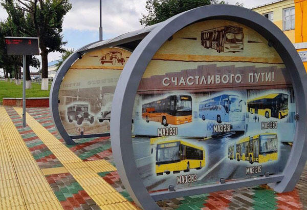 В Могилеве возле автобусного парка установили остановочный павильон, на котором описана история общественного транспорта этого города.