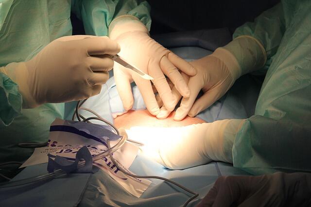В Могилевской области хирург во время операции по удалению болезненно измененного желчного пузыря повредил пациентке внепеченочные желчные протоки и не выявил эти повреждения.