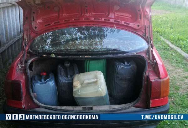 В Горецком районе два тракториста украли 840 литров дизтоплива