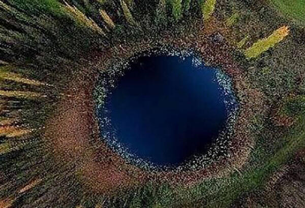 Божье око – так называется озеро в Витебской области, у местных жителей с ним связано много легенд и поверий.<br />
<br />
Озеро находится в 4 километрах от Браслава по дороге на Друю, и является одной из визитных карточек нашей страны.