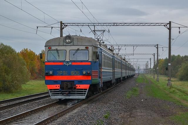 В 1 августа в Беларуси начали ходить приграничные поезда. Теперь из России в Беларусь можно приехать на электричке. Электропоезда курсируют в сообщении Смоленск – Осиновка, Осиновка – Орша, Смоленск – Заольша, Заольша – Витебск.